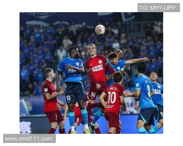 足球迷激动见球星瞬间 捕捉偶像真实一面的一刻精彩回忆